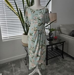 GILLI Floral Midi Dress. Color: Sage Multi. Size Medium. New.